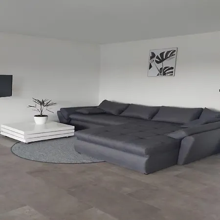 شقة Modern With Balcony *